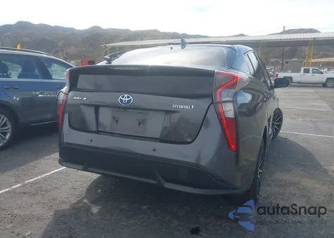 2018 Toyota Prius Three Touring z USA, uszkodzony, nr VIN JTDKARFU6J3060174
